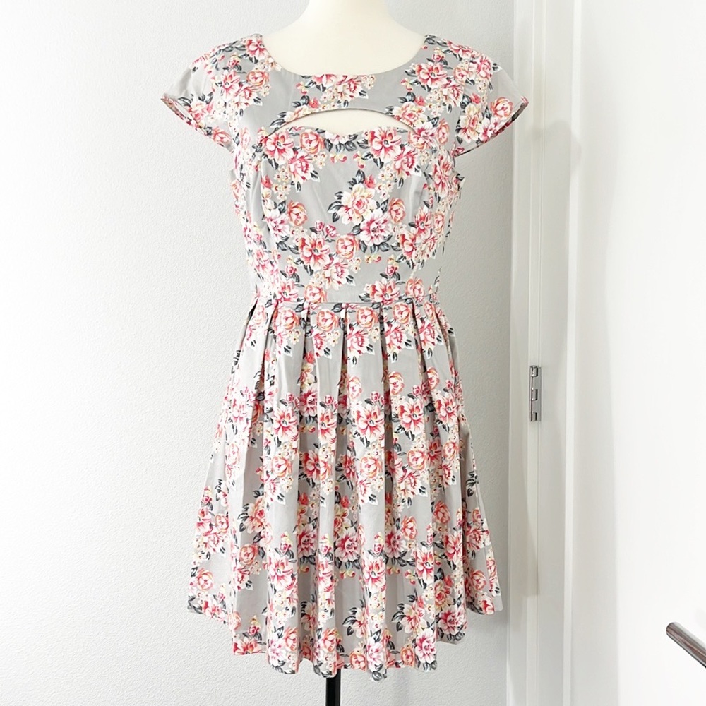 LC Lauren Conrad Gray and Pink Floral Keyhole Fit and Flare Pleated Dress